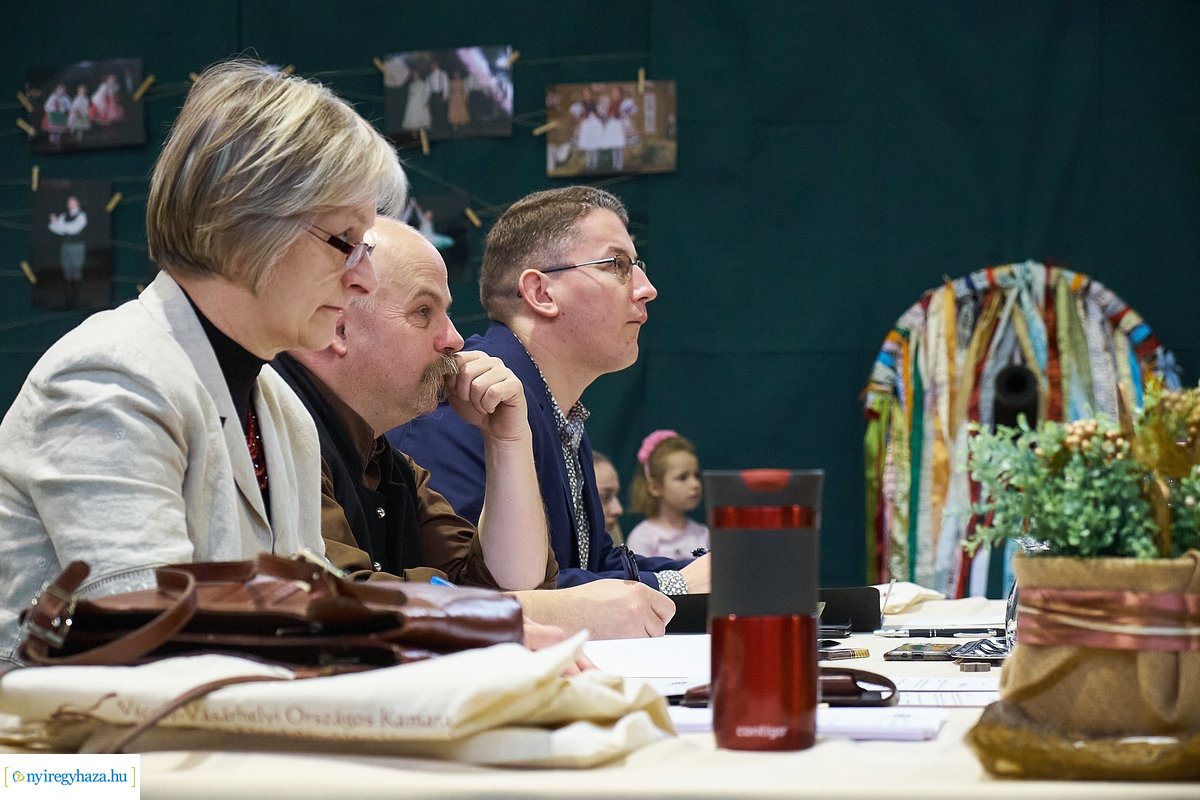 Néptánc és népdaléneklési verseny a Vécsey iskolában