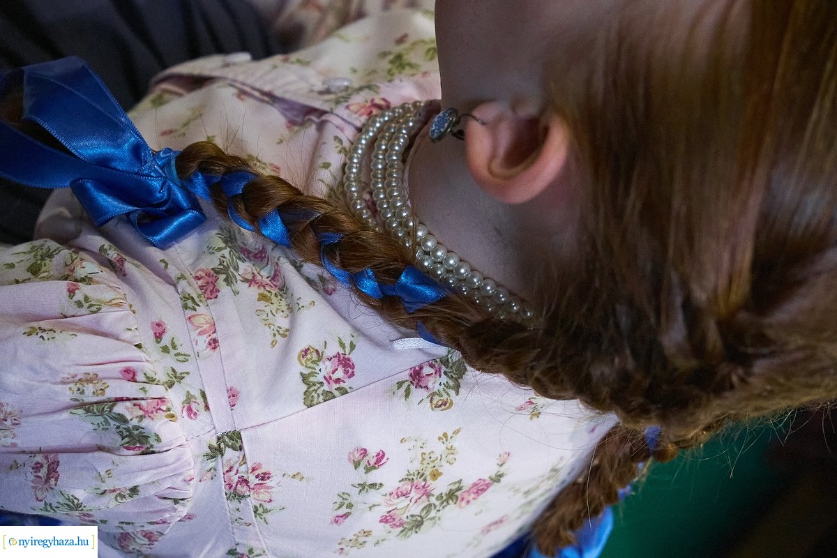 Néptánc és népdaléneklési verseny a Vécsey iskolában