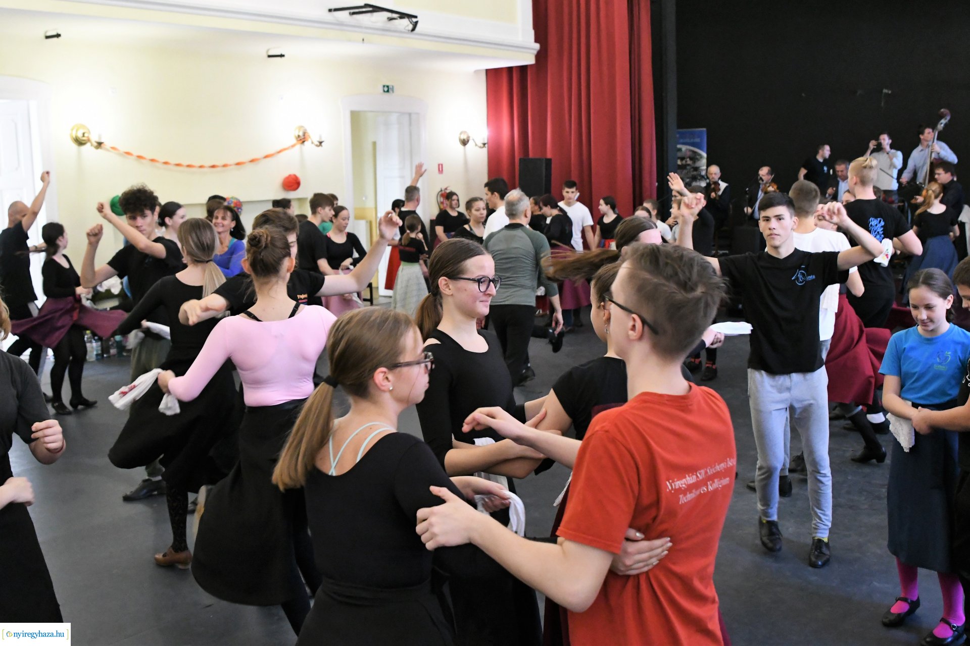 Néptáncos szakmai továbbképzés