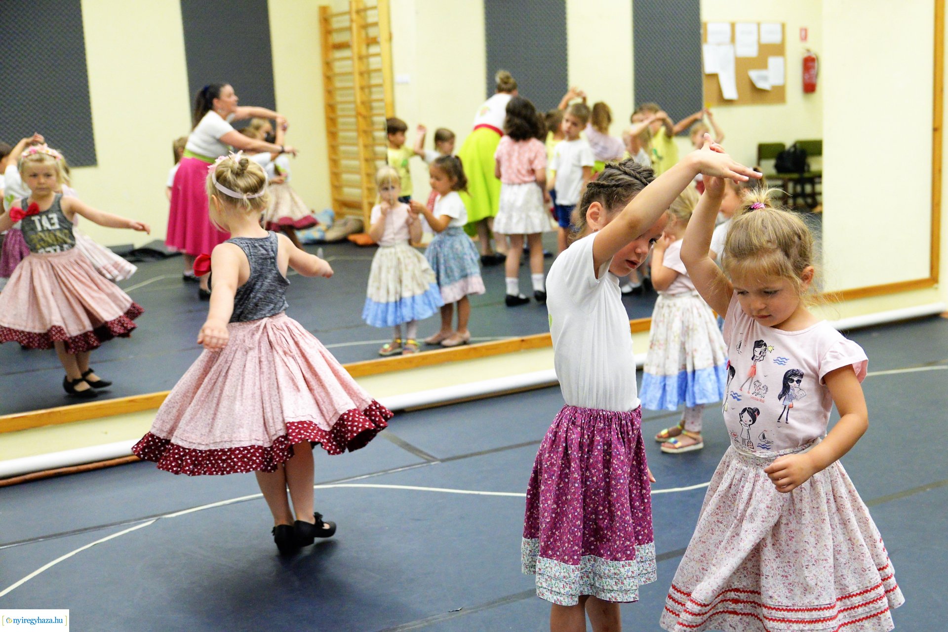 Néptánctábor a Kölyökvárban