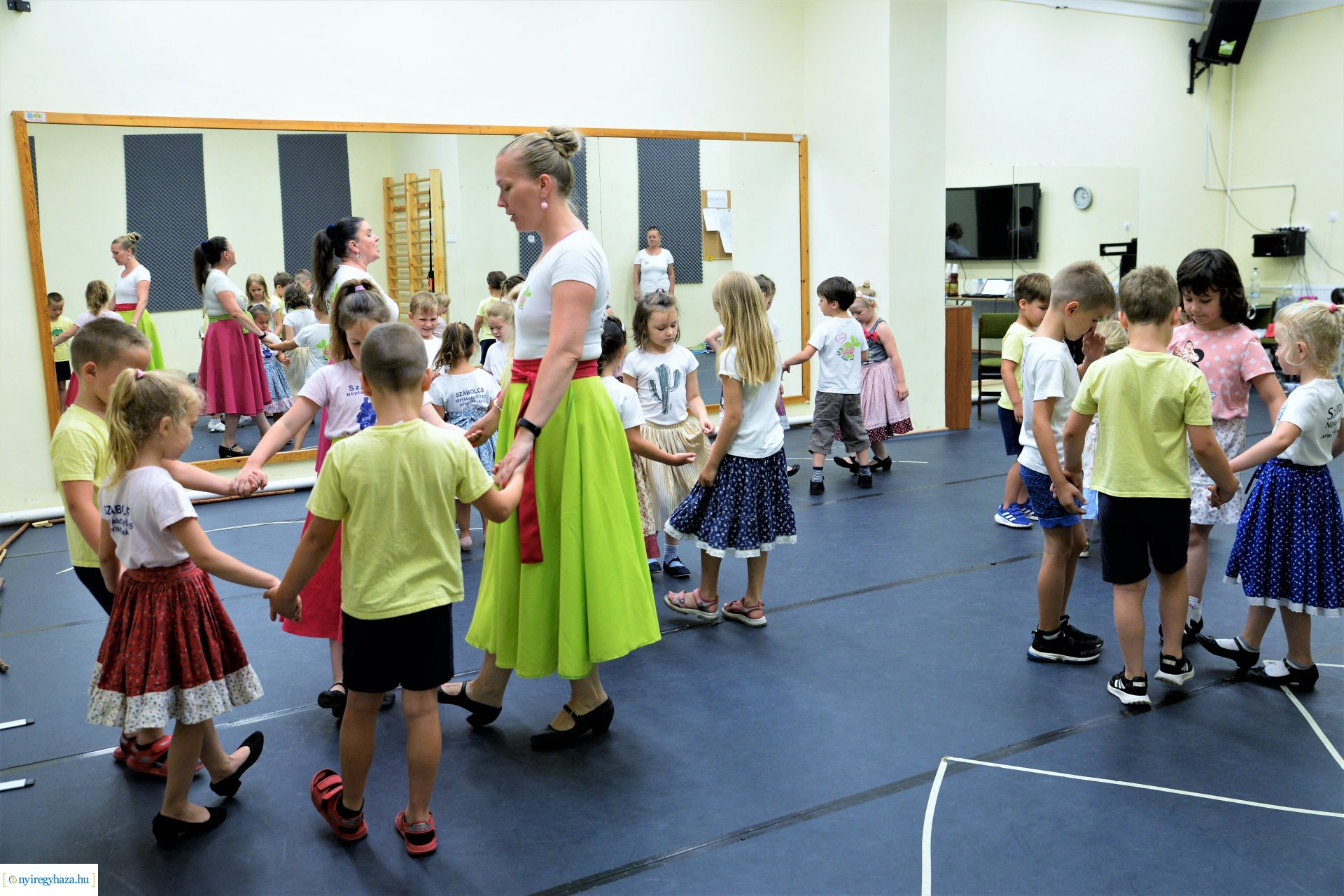 Néptánctábor a Kölyökvárban