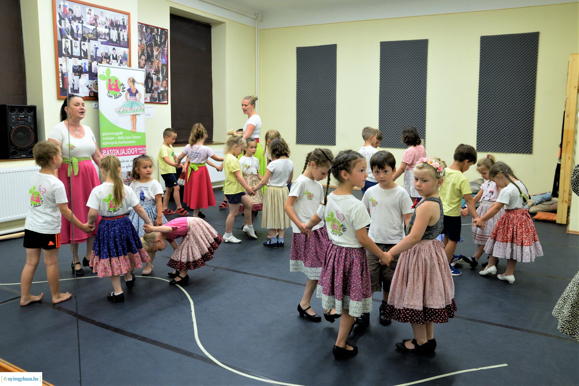 Néptánctábor a Kölyökvárban
