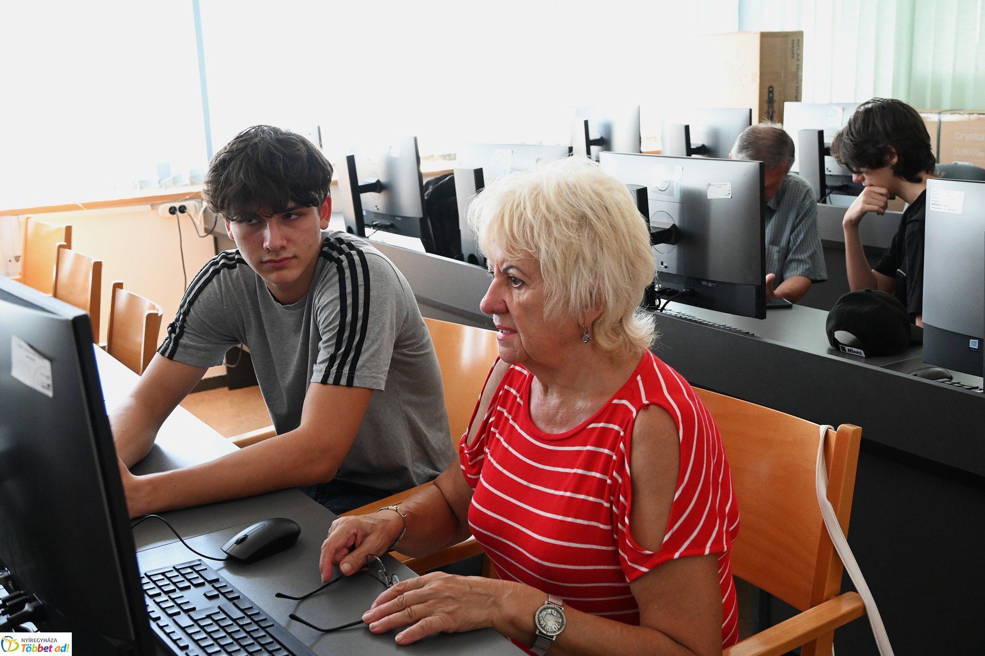 Netrevalók-digitális tuning idősebbeknek