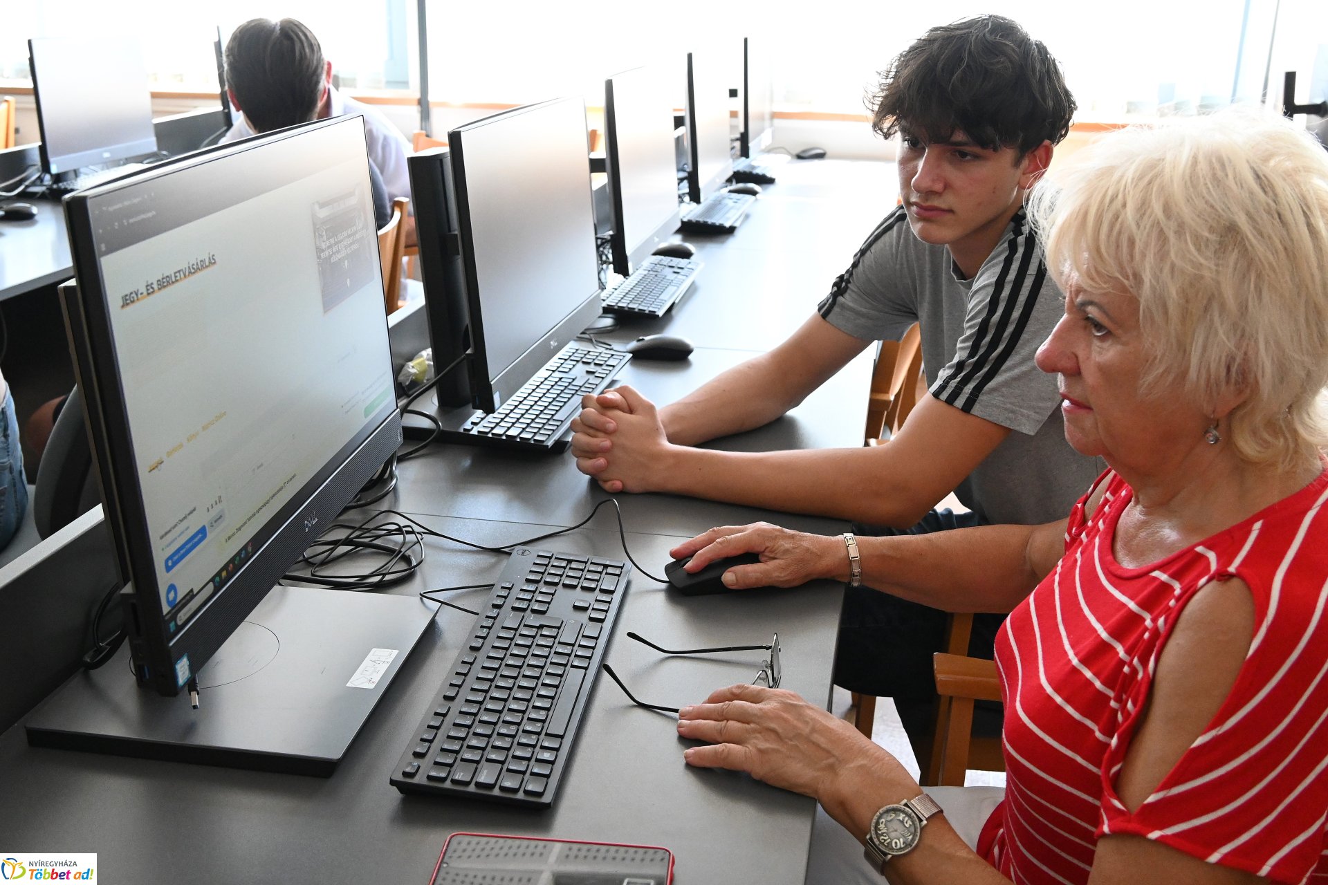 Netrevalók-digitális tuning idősebbeknek