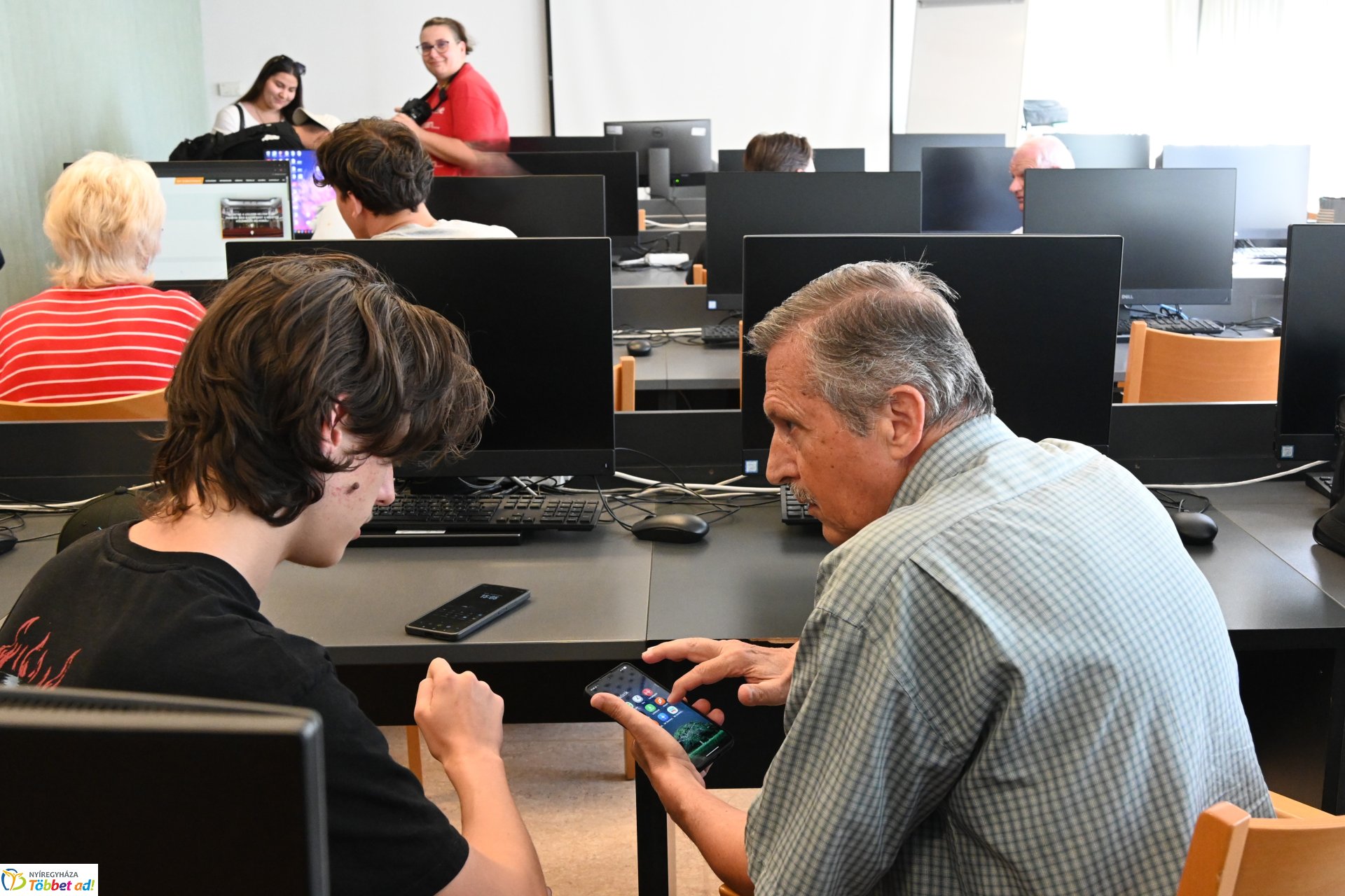 Netrevalók-digitális tuning idősebbeknek