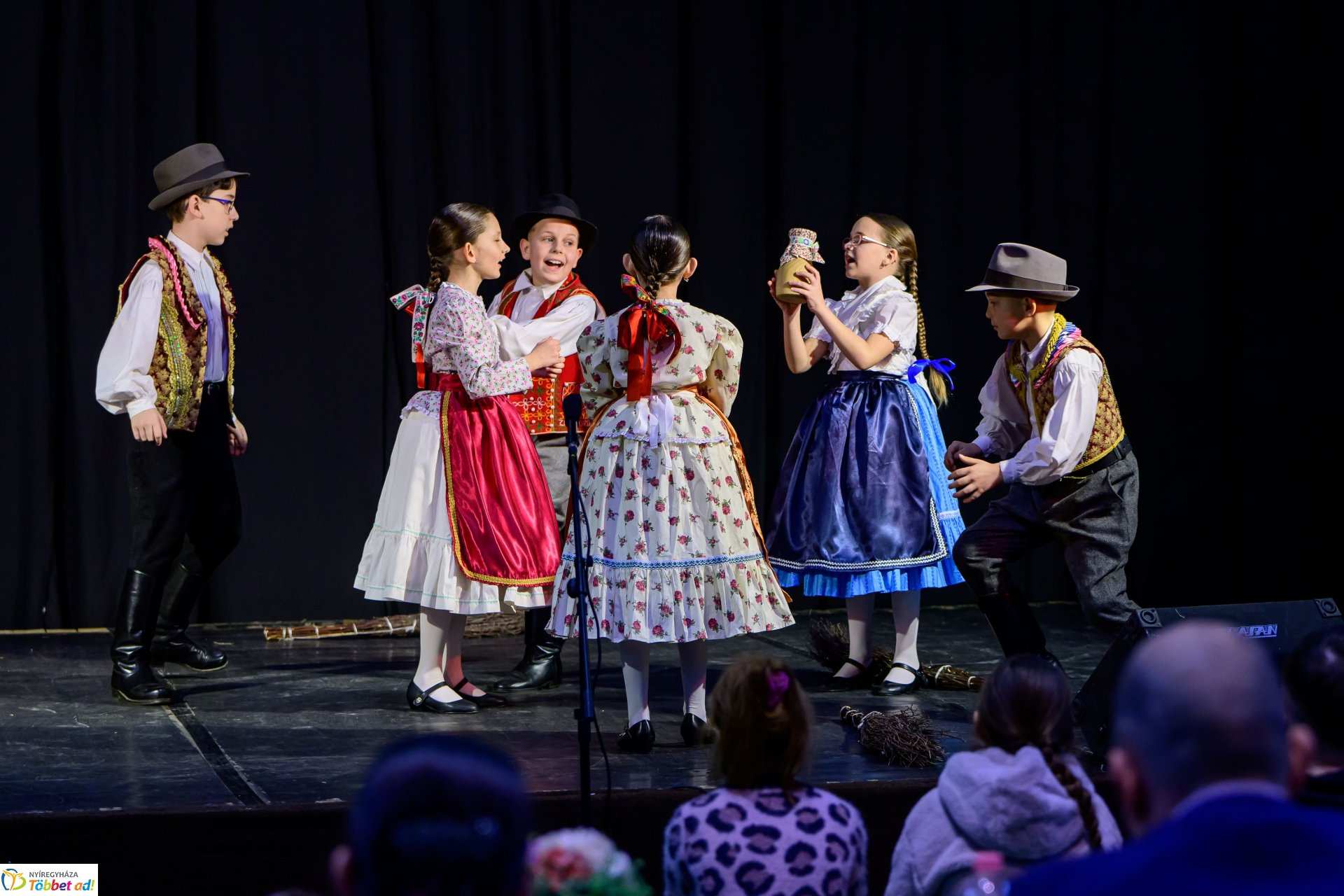 Nézze meg kik nyertek a Vécsey-Vásárhelyi Országos Kamara Néptánc, Népzenei és Népdaléneklési Versenyen!