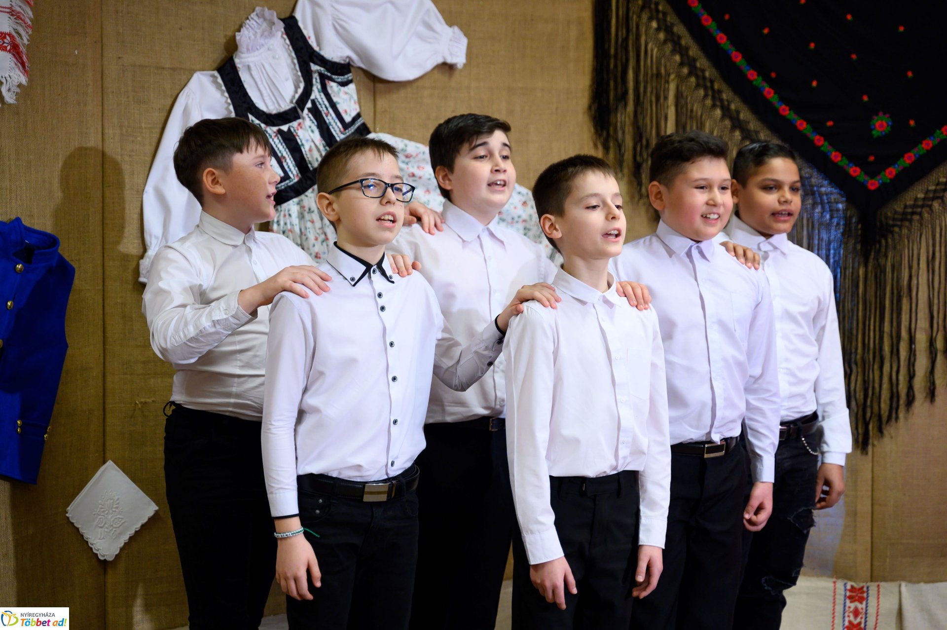 Nézze meg kik nyertek a Vécsey-Vásárhelyi Országos Kamara Néptánc, Népzenei és Népdaléneklési Versenyen!