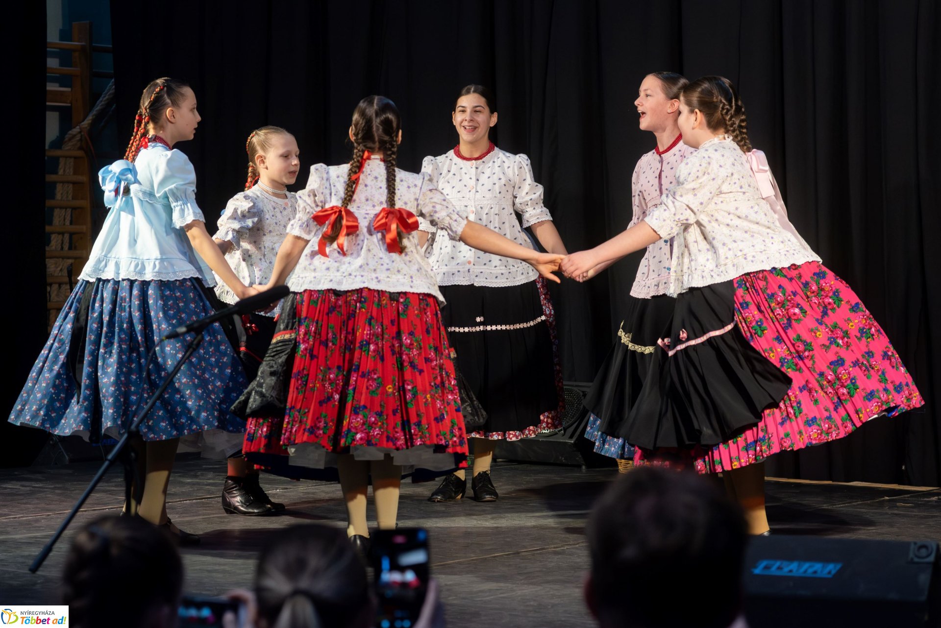 Nézze meg kik nyertek a Vécsey-Vásárhelyi Országos Kamara Néptánc, Népzenei és Népdaléneklési Versenyen!