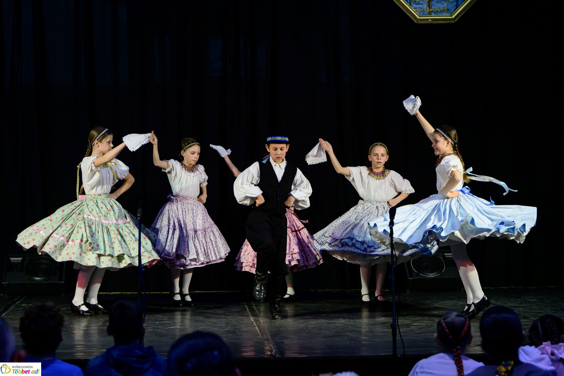 Nézze meg kik nyertek a Vécsey-Vásárhelyi Országos Kamara Néptánc, Népzenei és Népdaléneklési Versenyen!