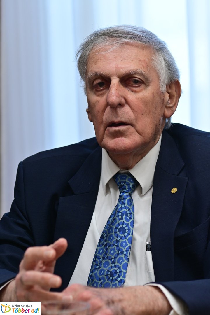 Nobel-díjasok látogatása Nyíregyházán 2025 áprilisában