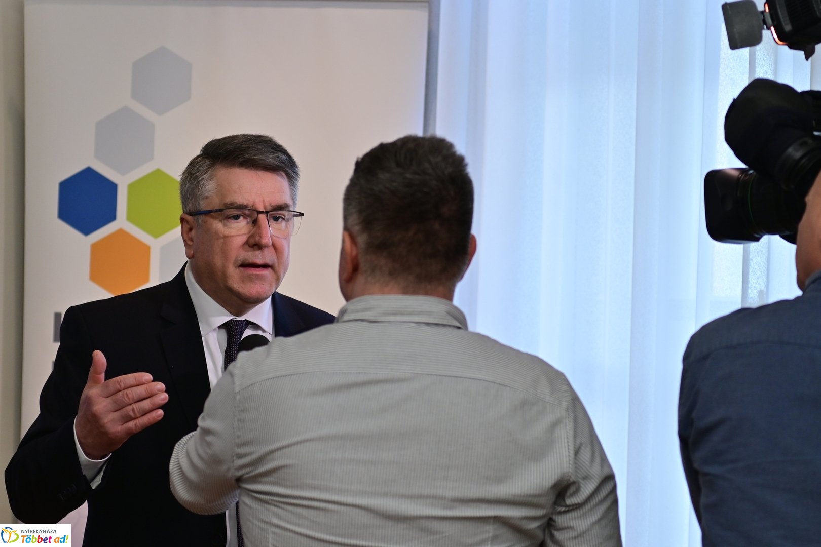 Nobel-díjasok látogatása Nyíregyházán 2025 áprilisában