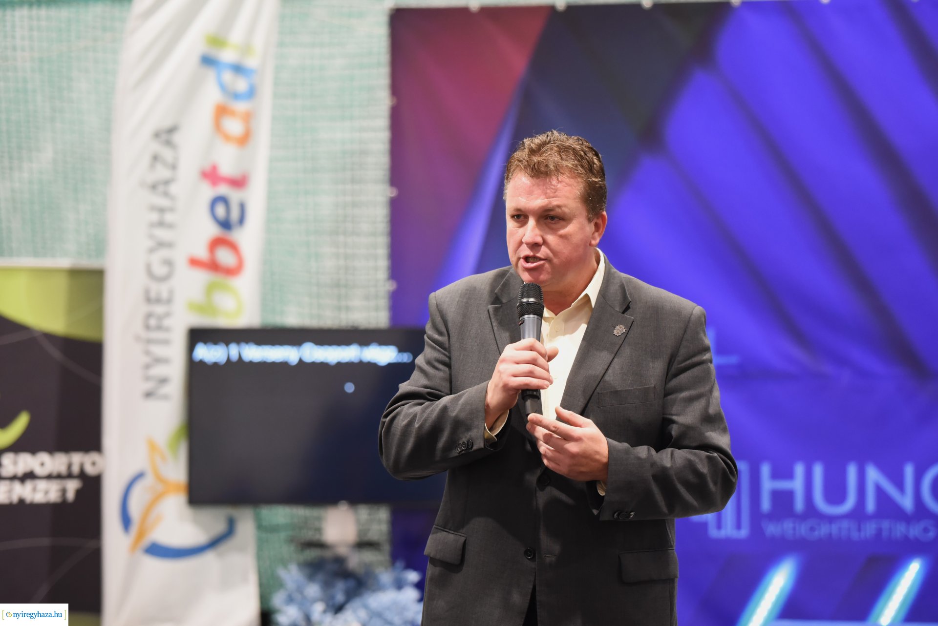 Női Felnőtt Súlyemelő Országos Bajnokságot az Atlétikai Centrumban