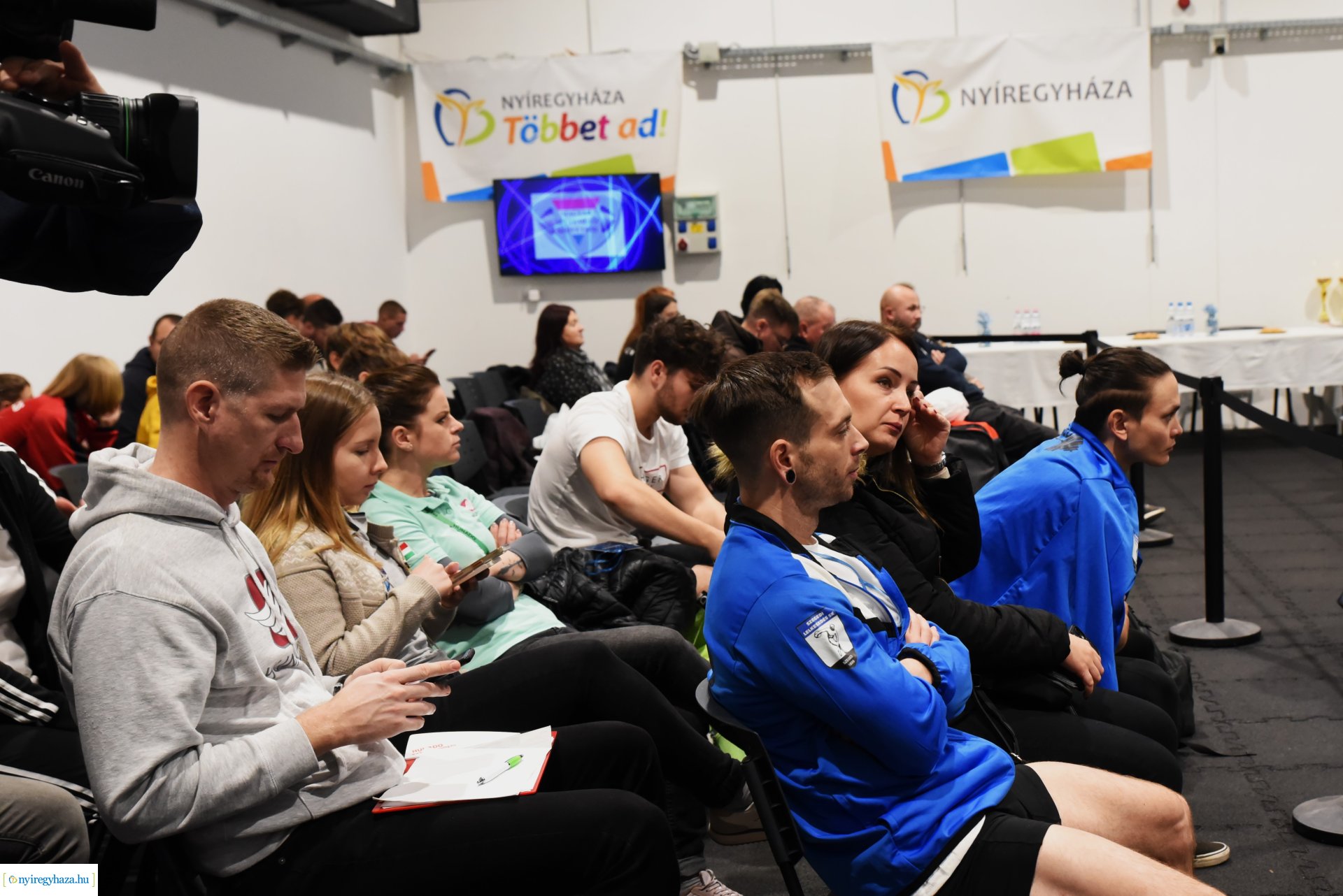 Női Felnőtt Súlyemelő Országos Bajnokságot az Atlétikai Centrumban