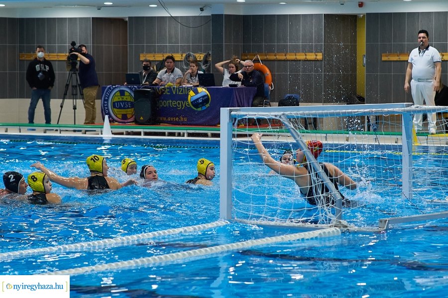 Női vízilabda a Városi Uszodában