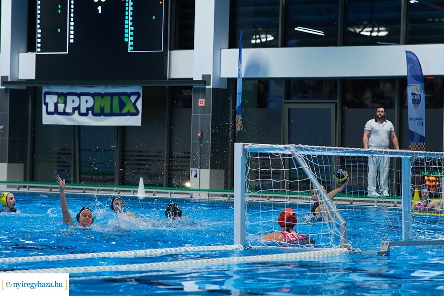 Női vízilabda a Városi Uszodában