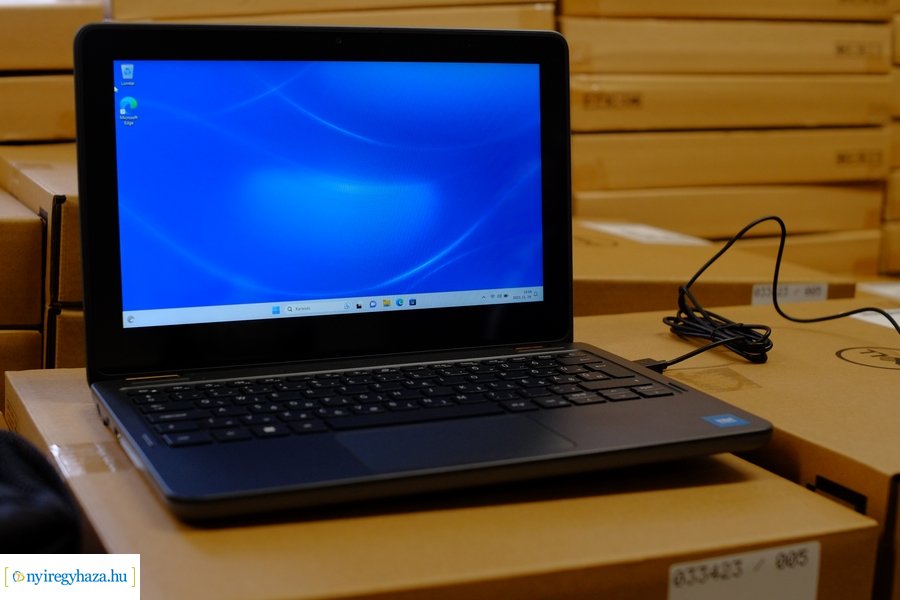 Notebook átadó a kertvárosi iskolában