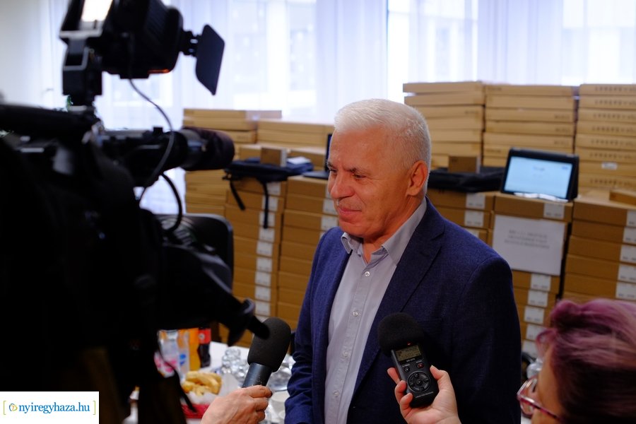 Notebook átadó a kertvárosi iskolában
