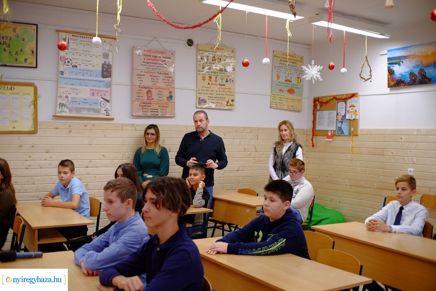 Notebook átadó a kertvárosi iskolában