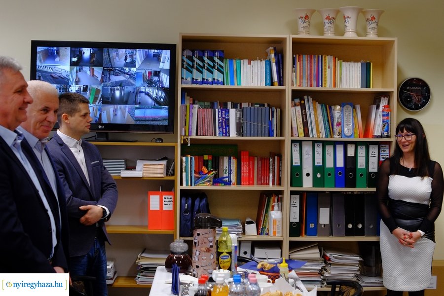 Notebook átadó a kertvárosi iskolában