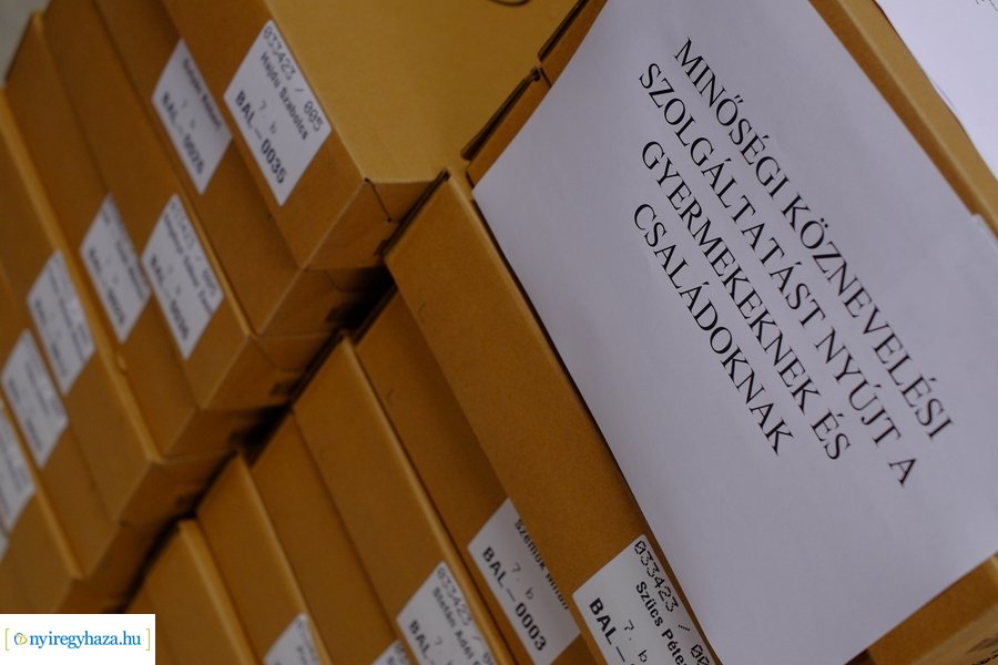 Notebook átadó a kertvárosi iskolában