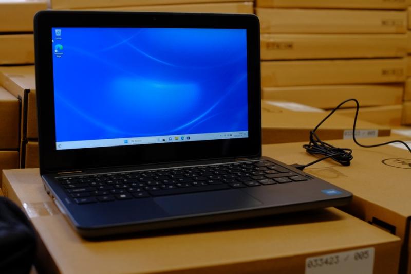 Notebook átadó a kertvárosi iskolában
