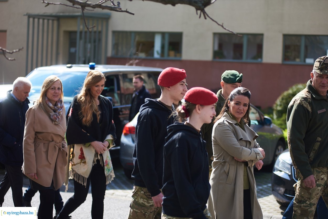 Novák Katalin látogatása a Mikecz Kálmán Honvéd Kollégiumban
