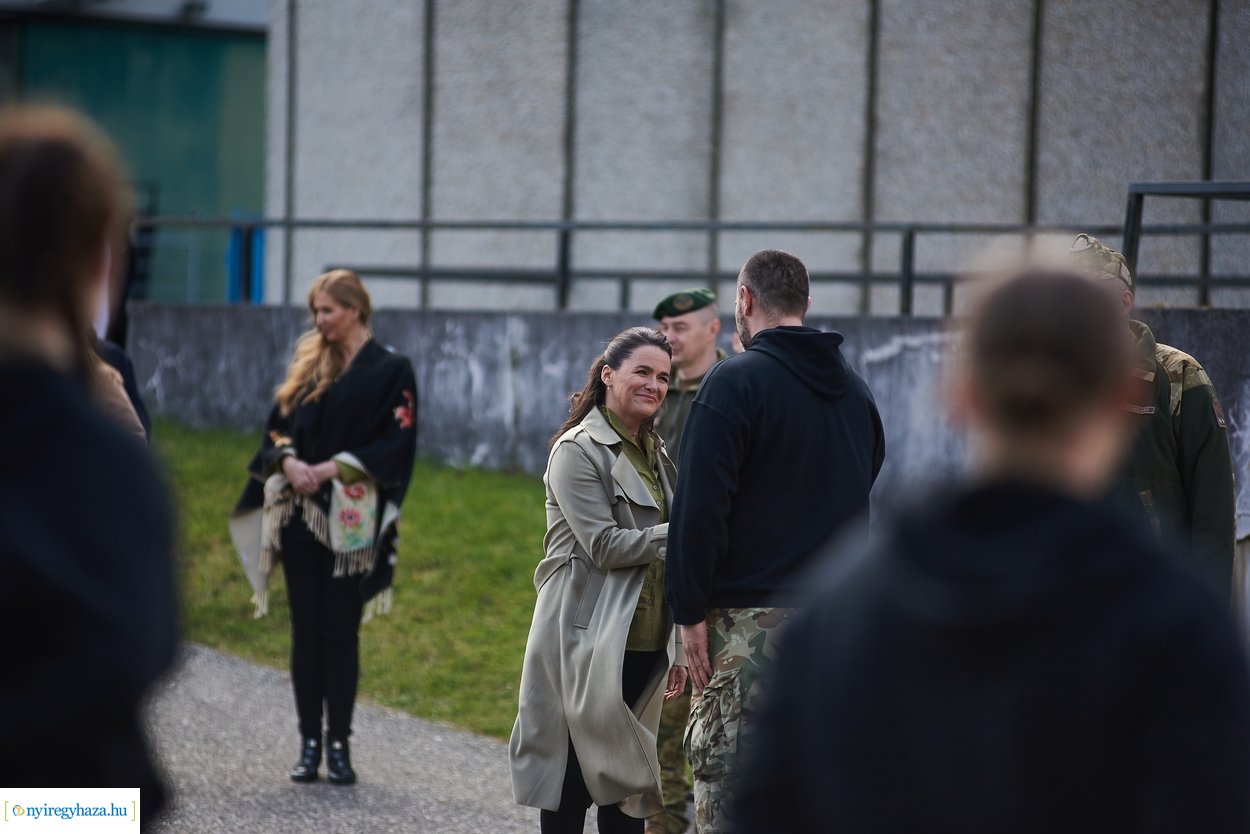 Novák Katalin látogatása a Mikecz Kálmán Honvéd Kollégiumban