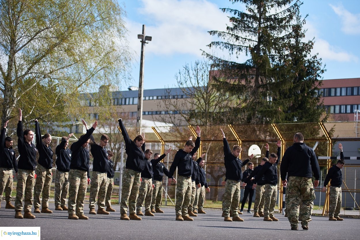 Novák Katalin látogatása a Mikecz Kálmán Honvéd Kollégiumban