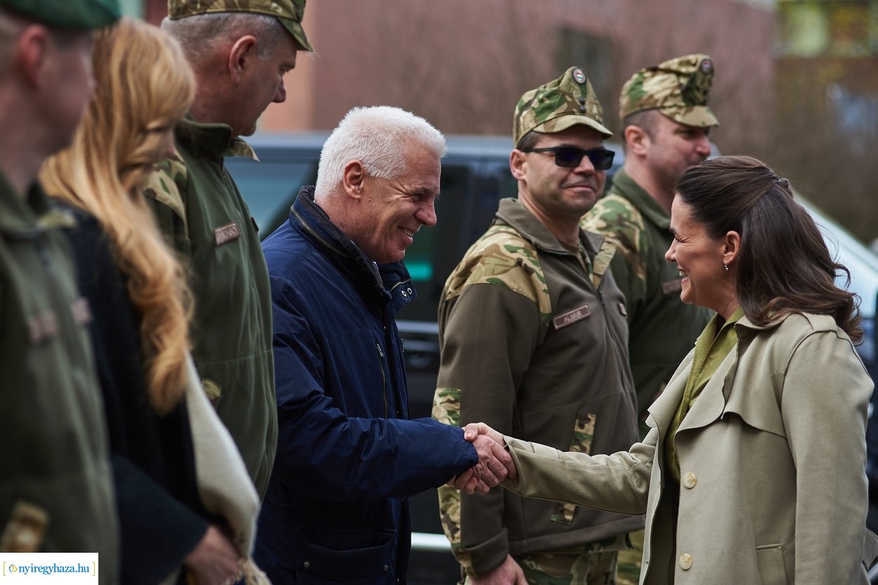 Novák Katalin látogatása a Mikecz Kálmán Honvéd Kollégiumban