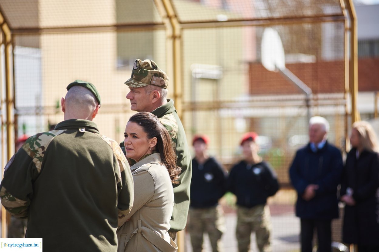 Novák Katalin látogatása a Mikecz Kálmán Honvéd Kollégiumban