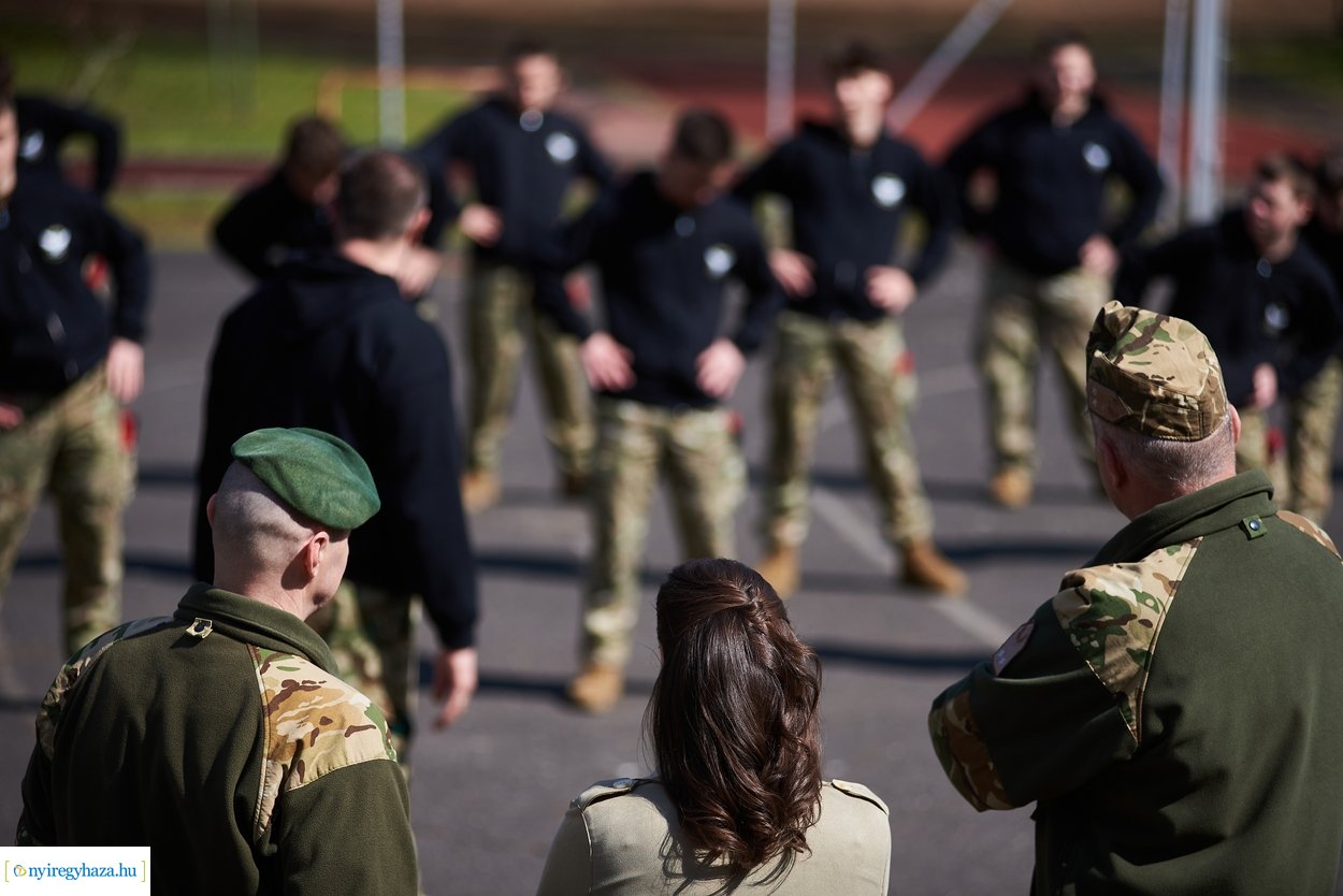 Novák Katalin látogatása a Mikecz Kálmán Honvéd Kollégiumban