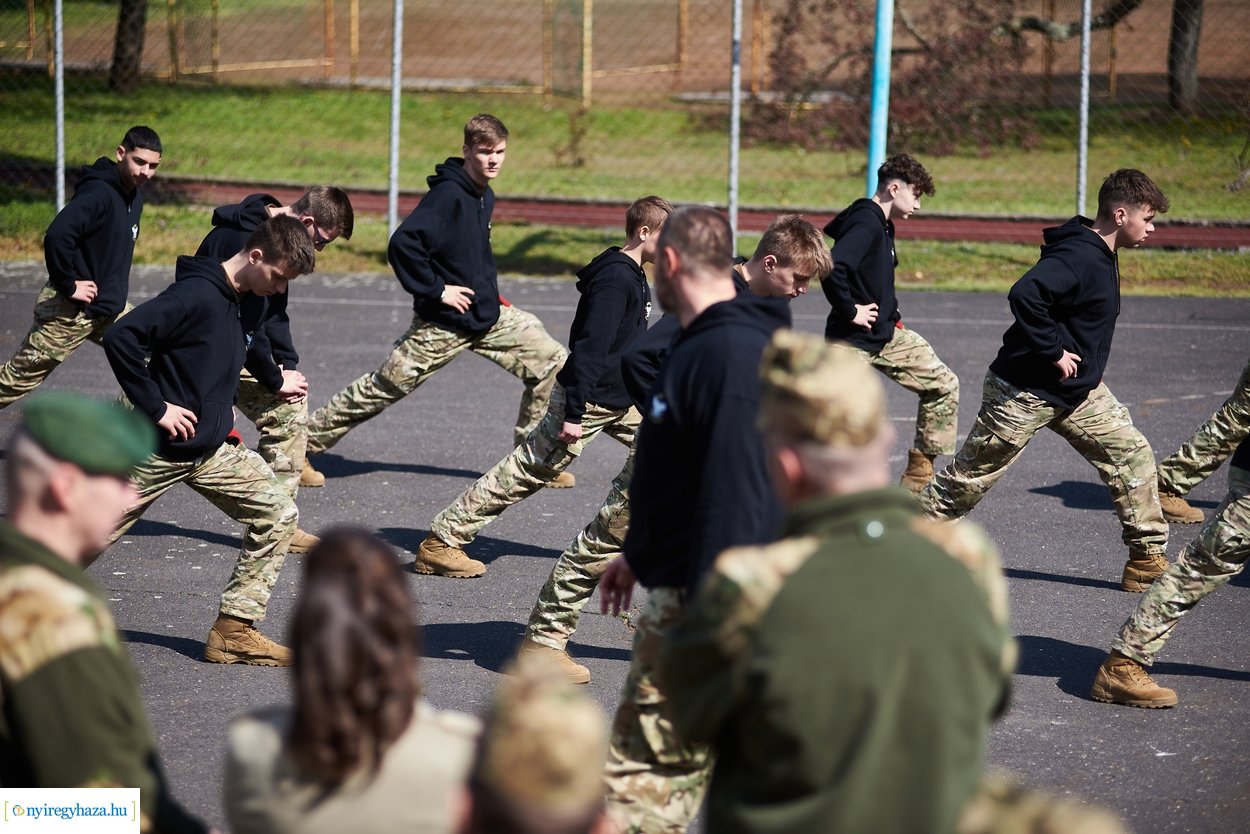 Novák Katalin látogatása a Mikecz Kálmán Honvéd Kollégiumban