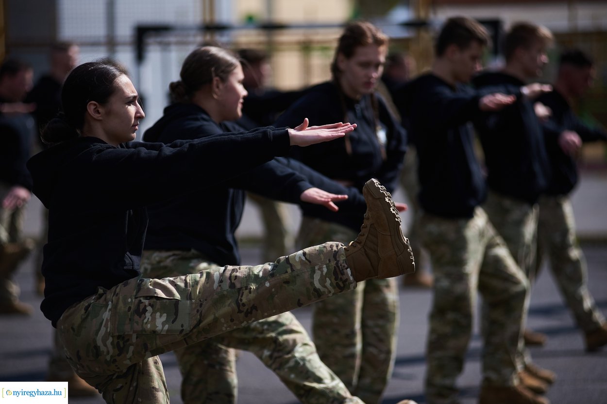 Novák Katalin látogatása a Mikecz Kálmán Honvéd Kollégiumban