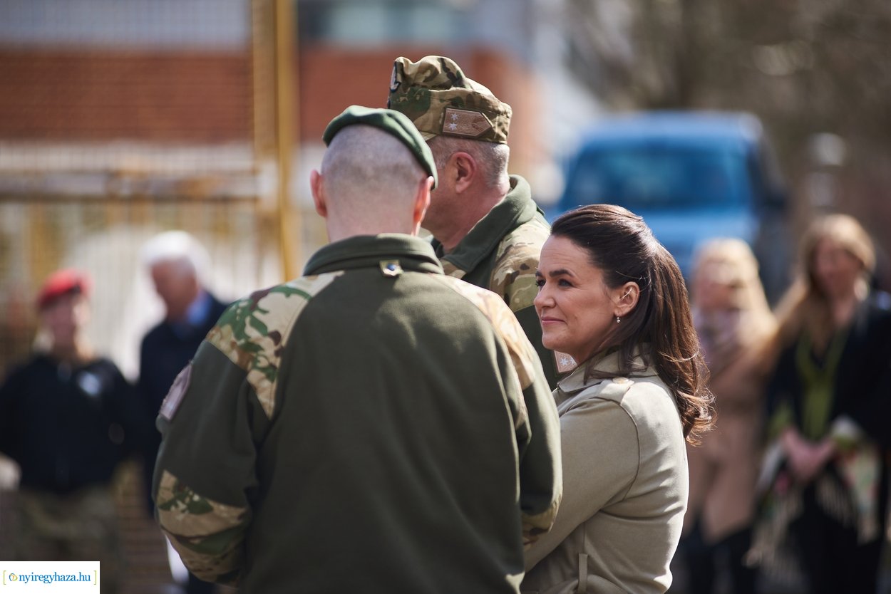 Novák Katalin látogatása a Mikecz Kálmán Honvéd Kollégiumban