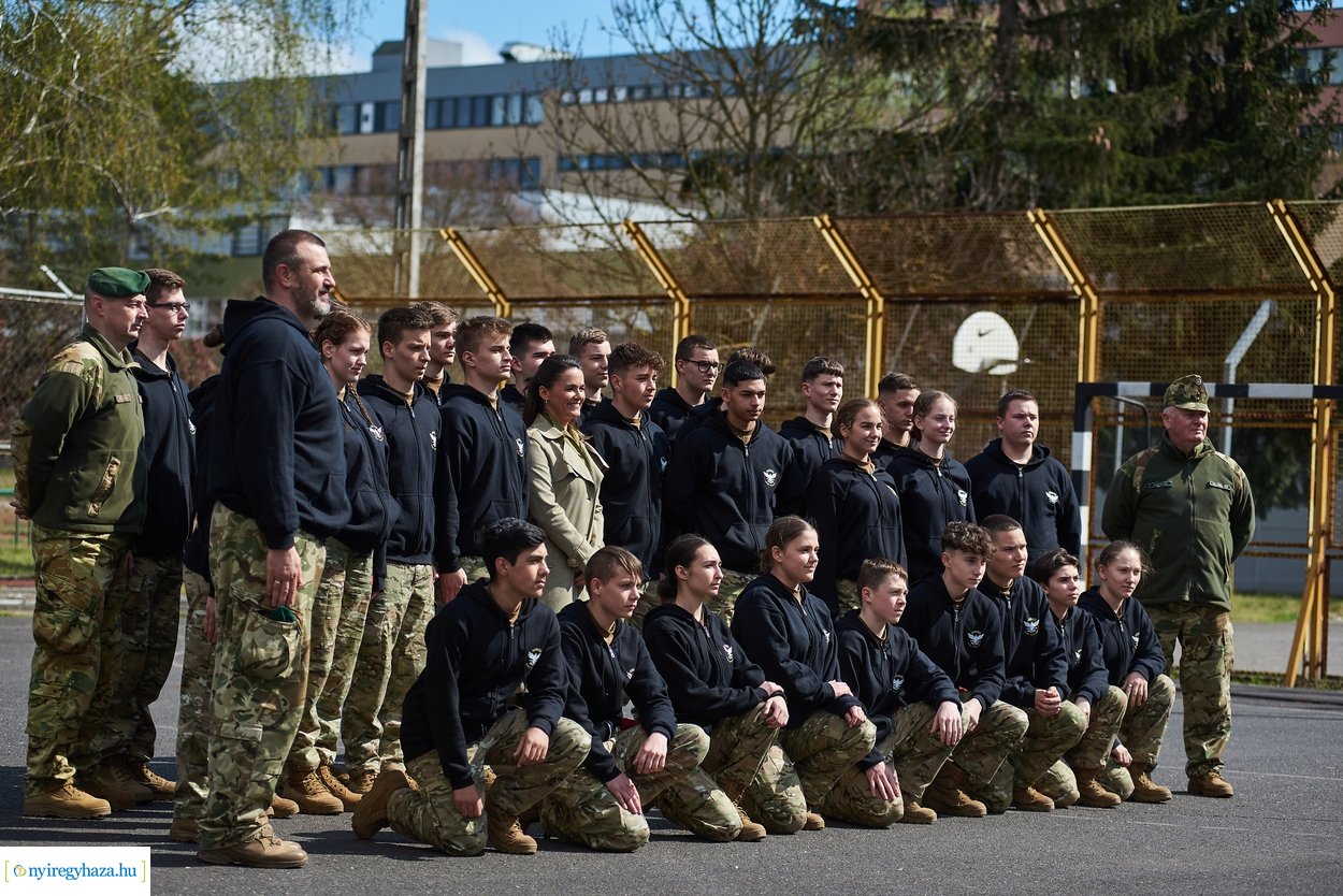 Novák Katalin látogatása a Mikecz Kálmán Honvéd Kollégiumban