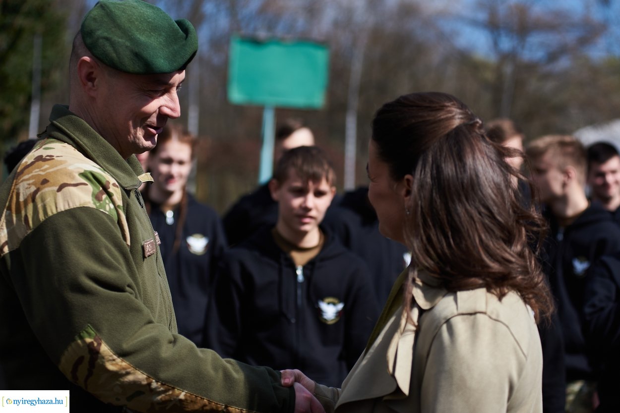 Novák Katalin látogatása a Mikecz Kálmán Honvéd Kollégiumban