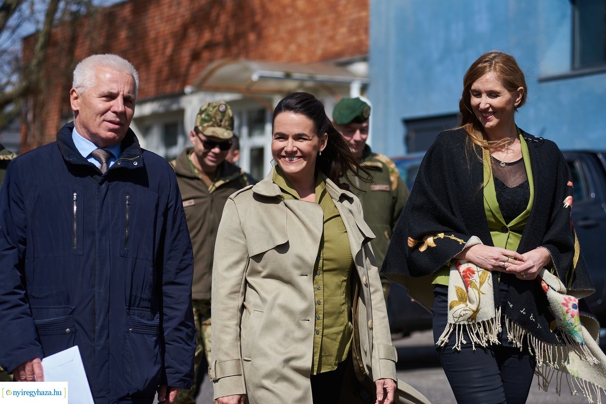 Novák Katalin látogatása a Mikecz Kálmán Honvéd Kollégiumban