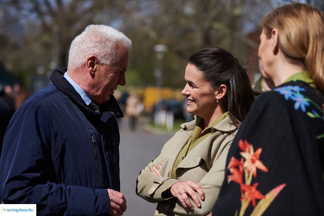 Novák Katalin látogatása a Mikecz Kálmán Honvéd Kollégiumban