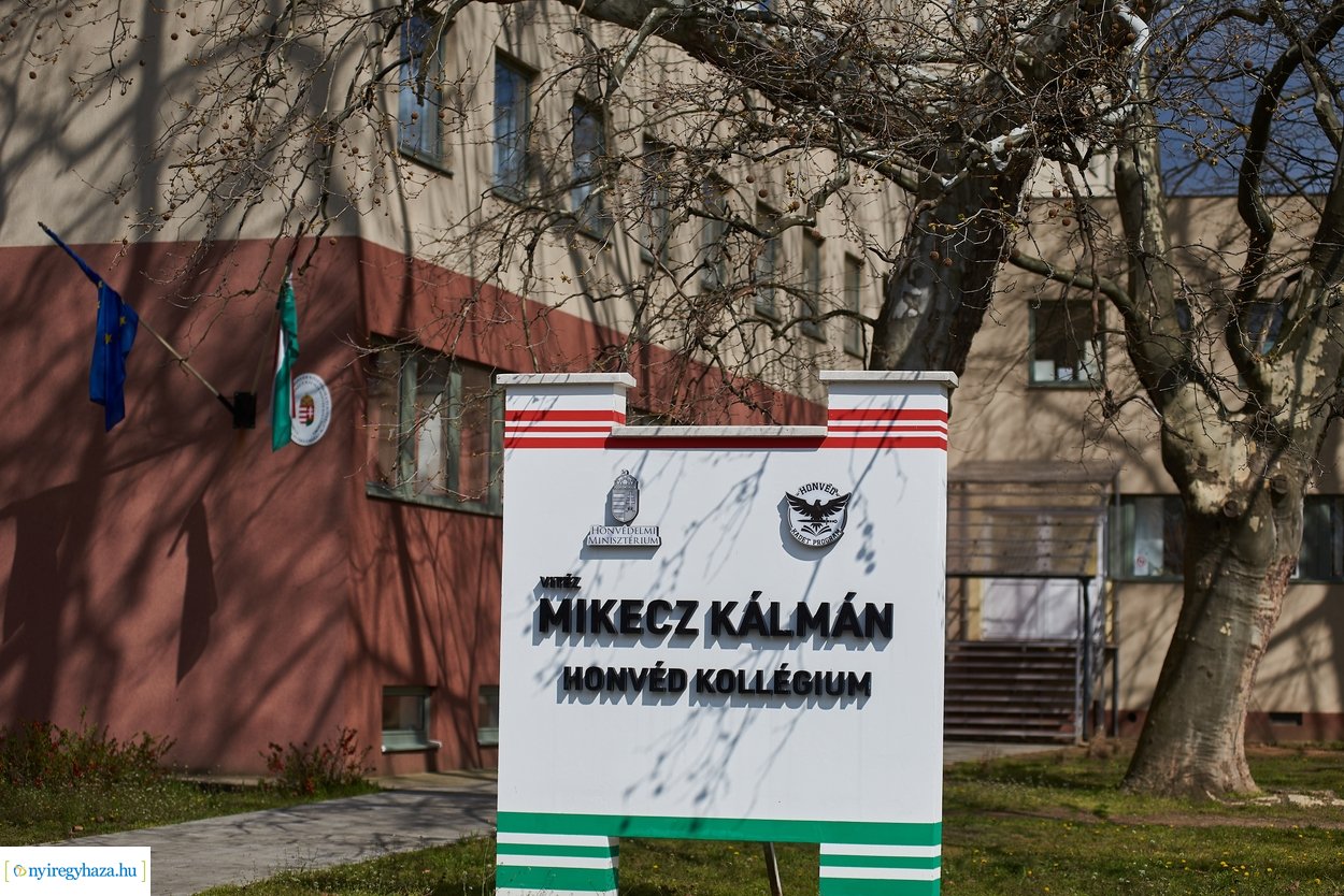 Novák Katalin látogatása a Mikecz Kálmán Honvéd Kollégiumban