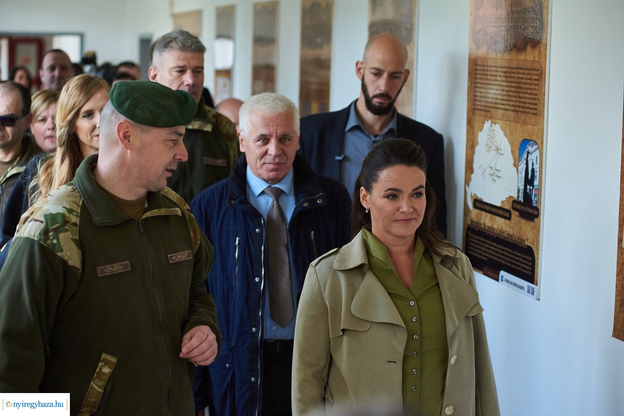 Novák Katalin látogatása a Mikecz Kálmán Honvéd Kollégiumban