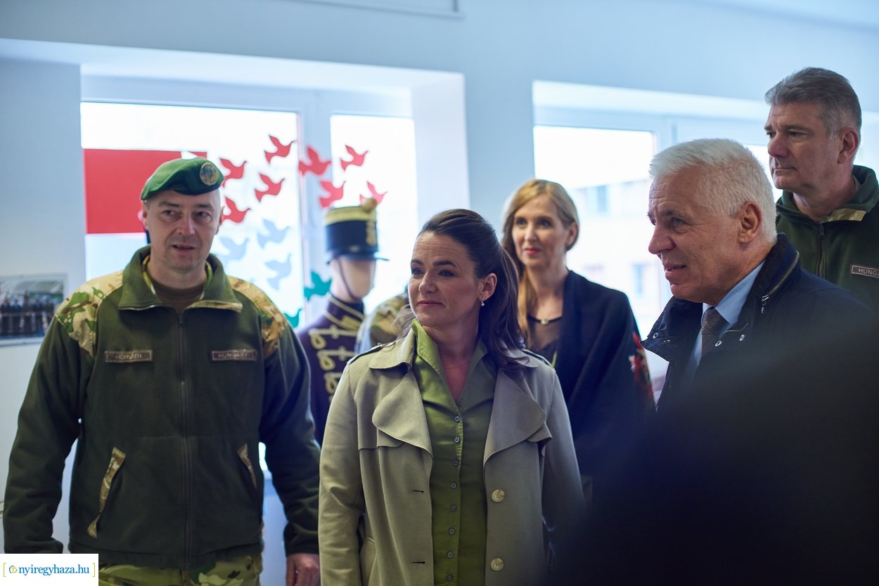 Novák Katalin látogatása a Mikecz Kálmán Honvéd Kollégiumban