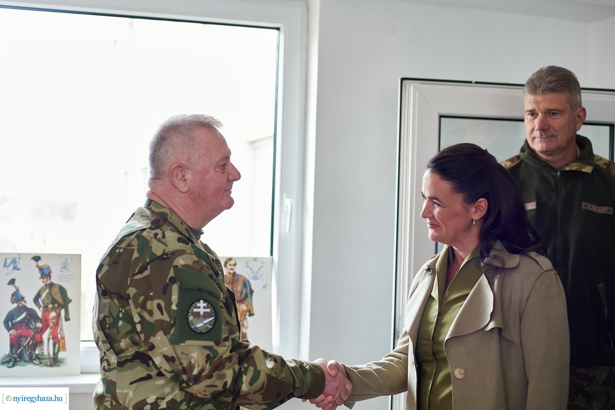 Novák Katalin látogatása a Mikecz Kálmán Honvéd Kollégiumban