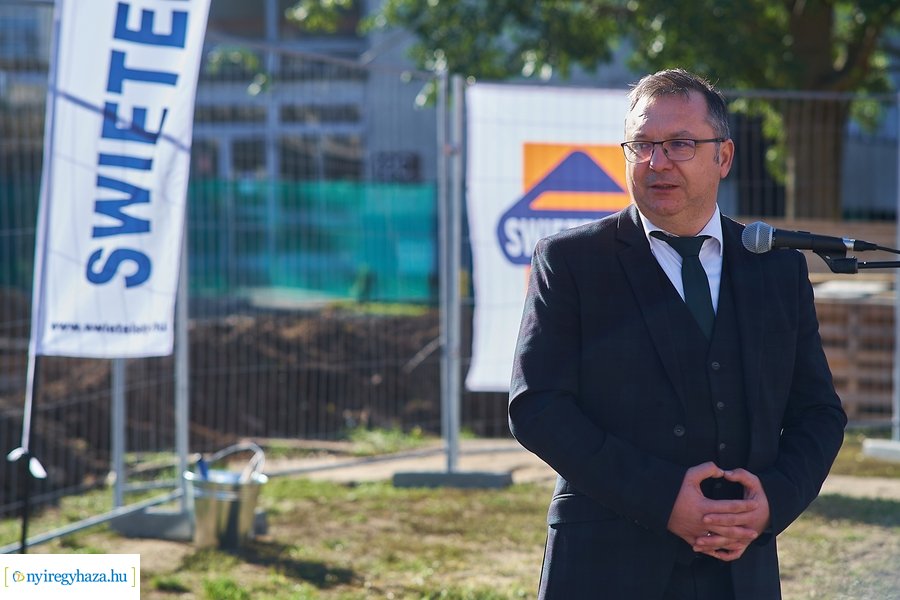 Nővérszálló alapkő letétele a Jósa András kórházban