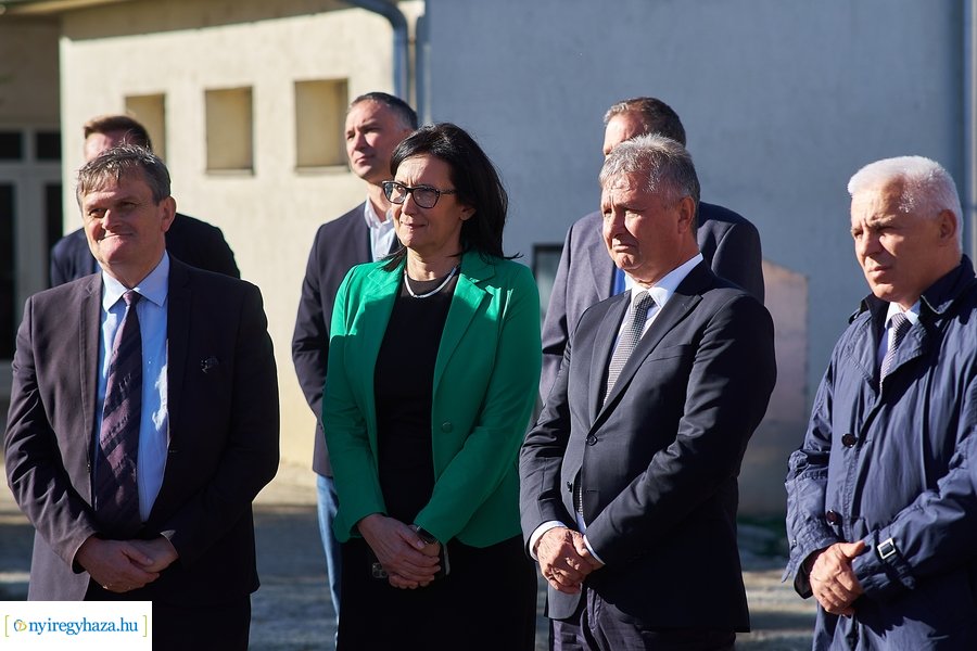 Nővérszálló alapkő letétele a Jósa András kórházban