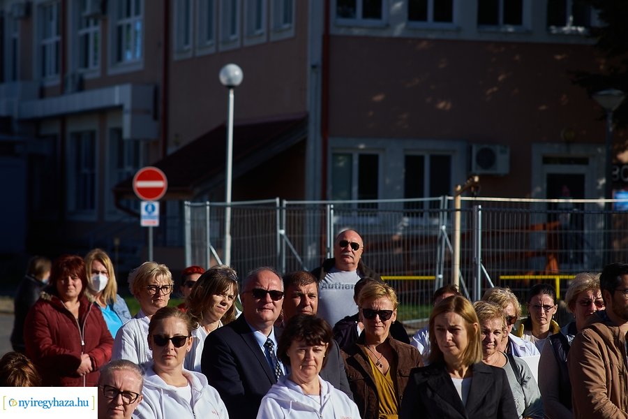 Nővérszálló alapkő letétele a Jósa András kórházban