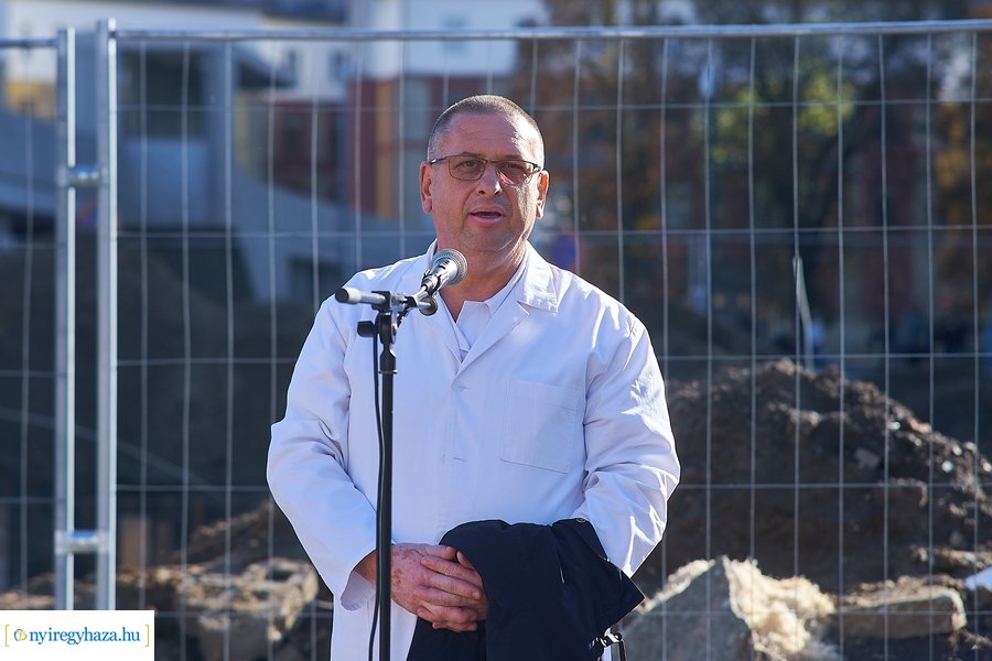 Nővérszálló alapkő letétele a Jósa András kórházban