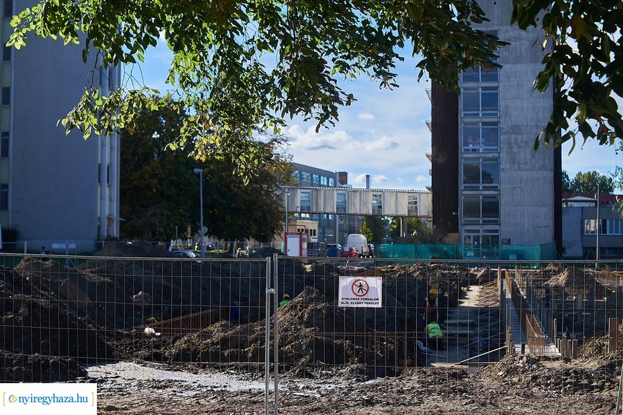 Nővérszálló alapkő letétele a Jósa András kórházban