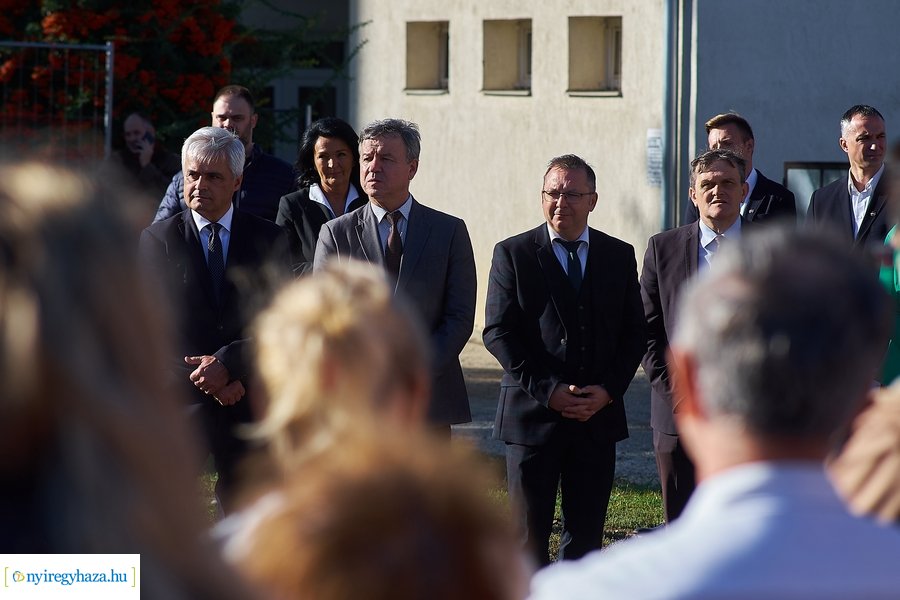 Nővérszálló alapkő letétele a Jósa András kórházban