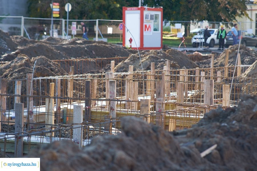 Nővérszálló alapkő letétele a Jósa András kórházban