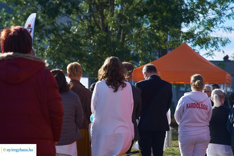 Nővérszálló alapkő letétele a Jósa András kórházban